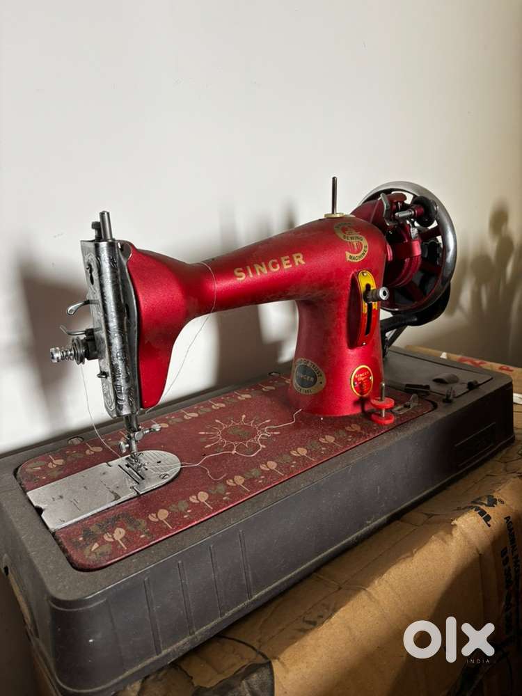 Singer sewing  machine, new condition
