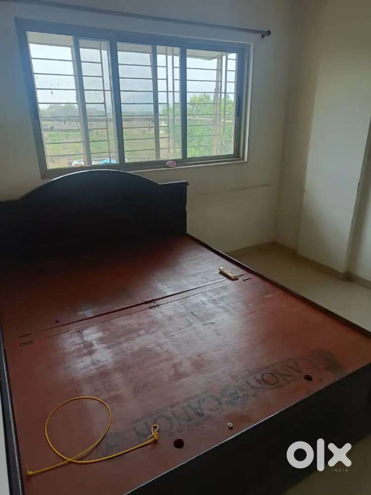 1 bhk semi furnished flat