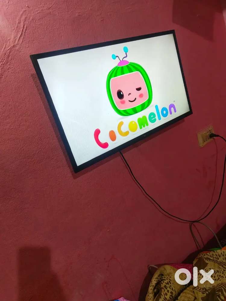 MI Android smart 32inch tv for sale. With box
