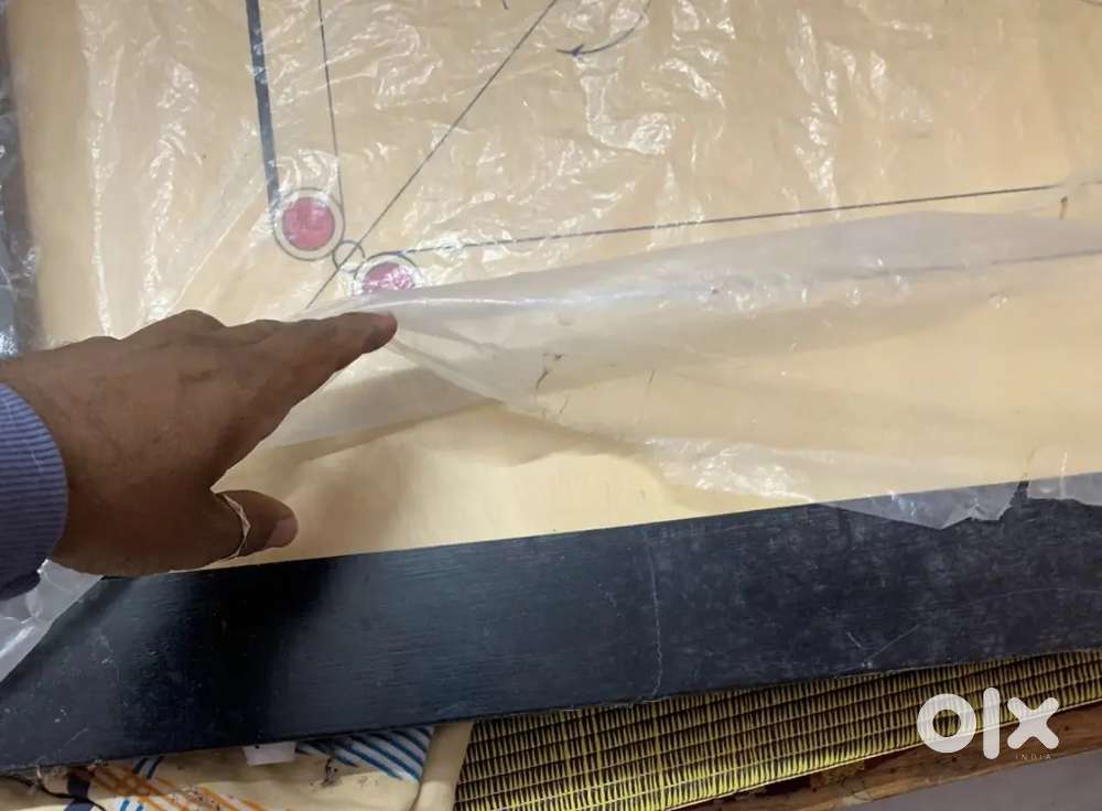 Carrom board