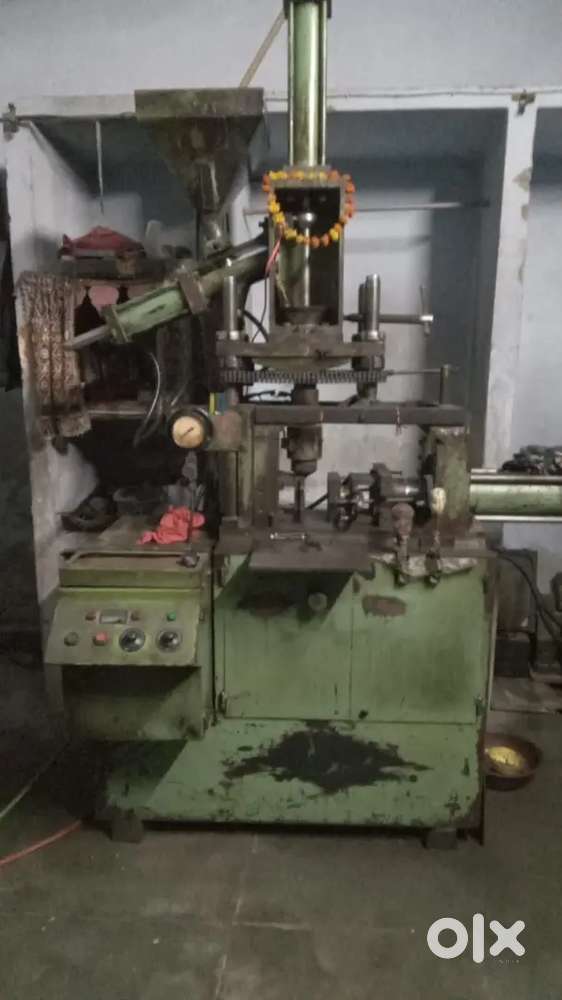 Semi  molding machine