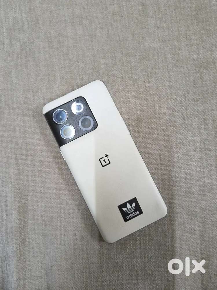 One Plus 10T 8/128 GB in Good condition.