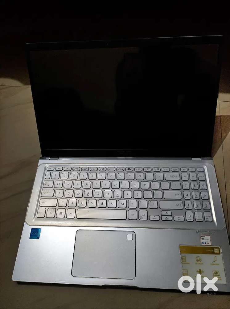 ASUS VivovBook 15 i3  8Gb Ram 512Gb SSD 1YEAR OLD New condition
