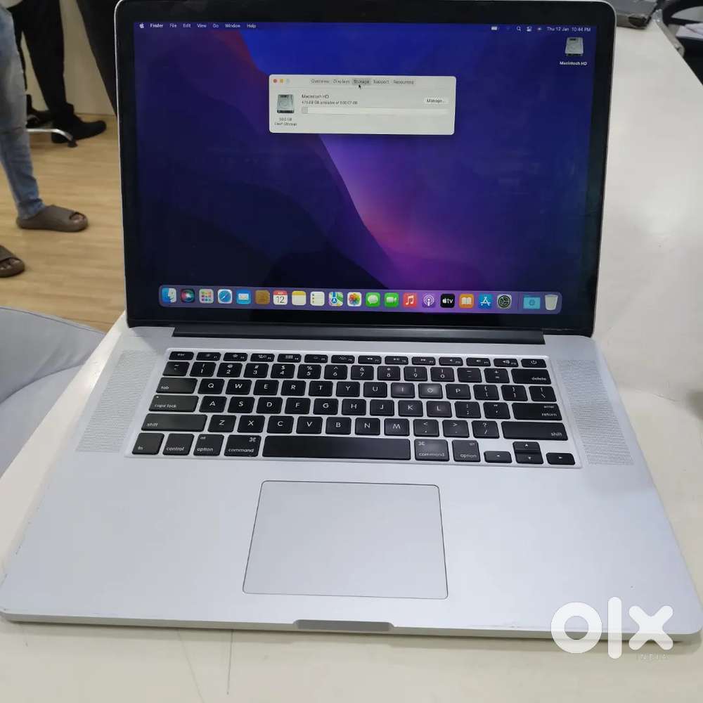 Apple laptop