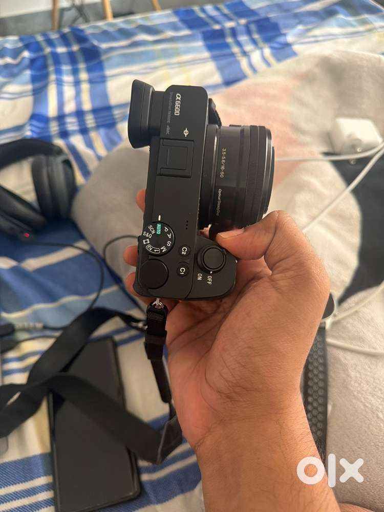Sony alpha 6600 with power zoom lens (18-50 mm lens)