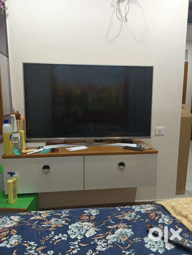 LG TV 49 inches 9 years old