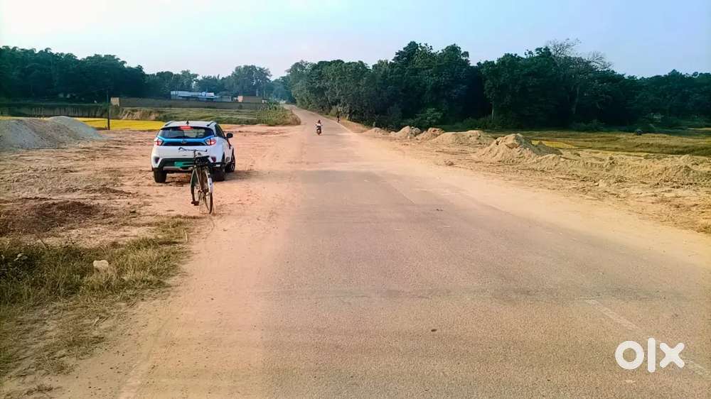 On Road commercial plot