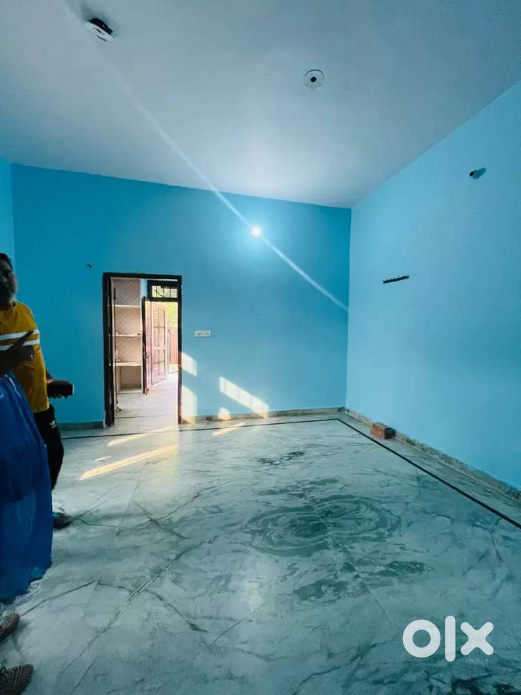 1 bedroom + hall ground floor बल्लबगढ़ sec 65-64-62 oors available hai