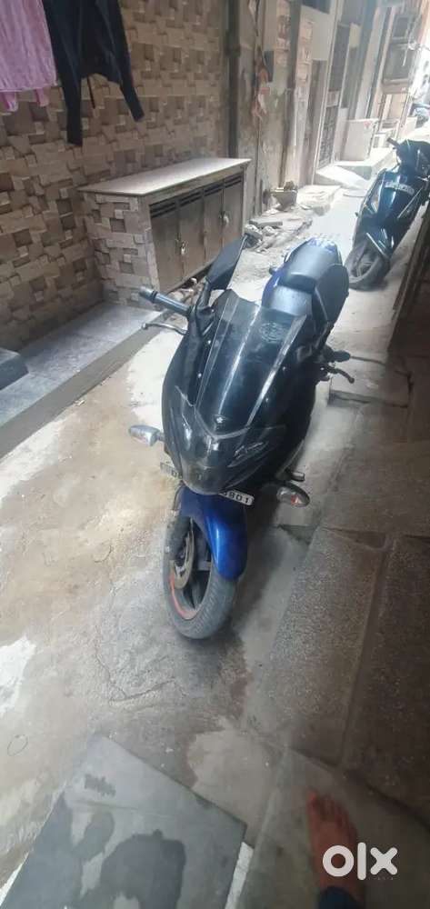 Bajaj pulsar 220 3th owner ( 35000 fix price)
