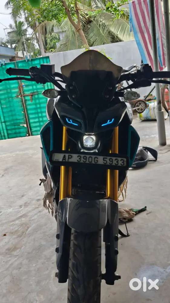 Very Less Used and 8 showroom Services Completed