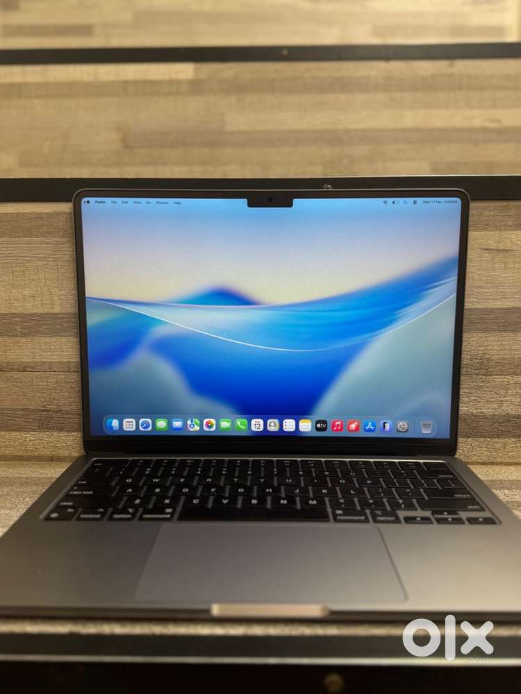 Macbook air /2022/13inch / 16/512