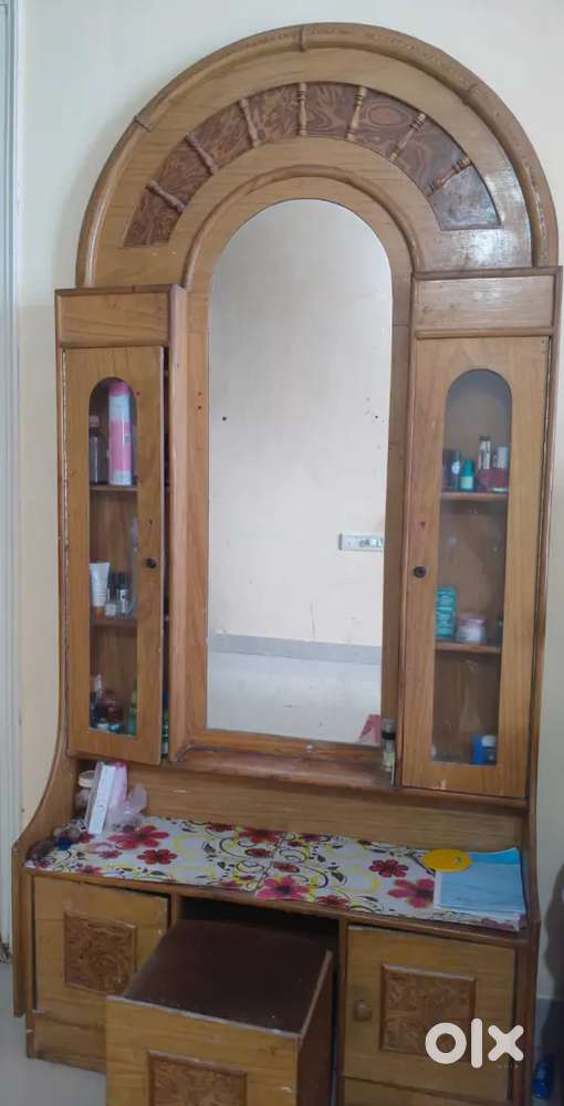 Dressing table