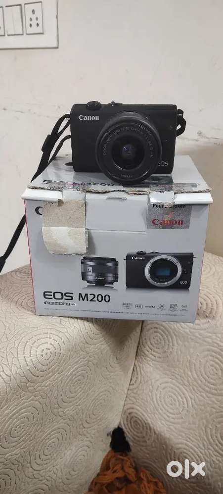 Eos m200 camera