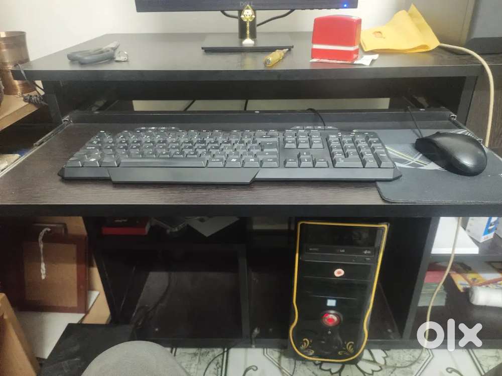Computer table
