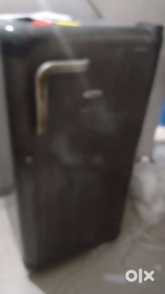 Refrigerator whirlpool 10 year old single door