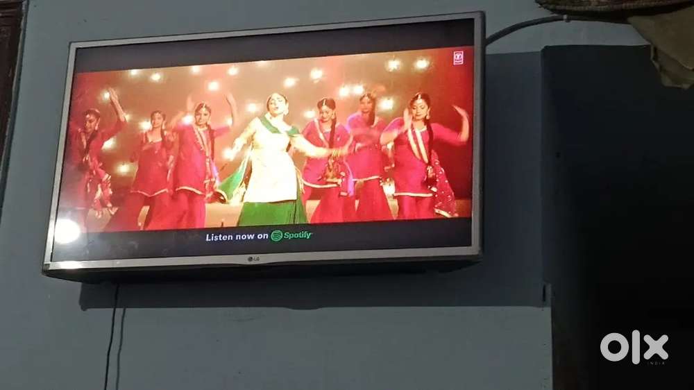 LG smart LED TV 32inch