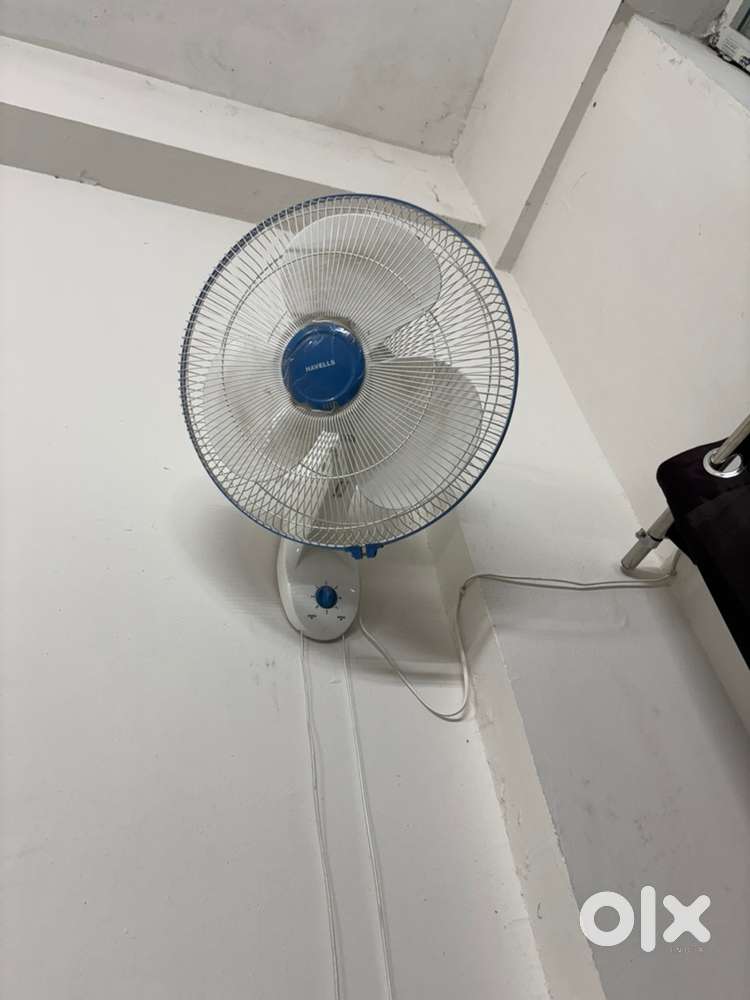 Bajaj wall fan
