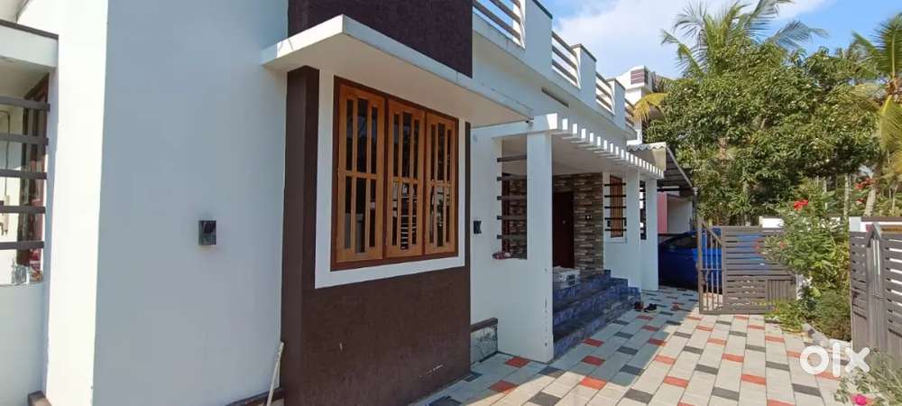 8.5 cent plot 2bhk house for sell