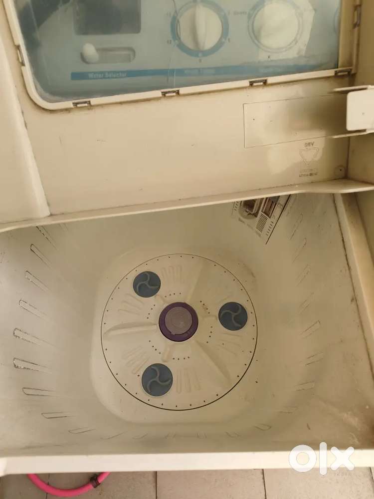 Semi Automatic LG washing machine