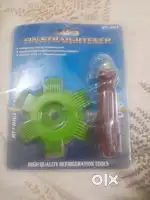 Fin straightener