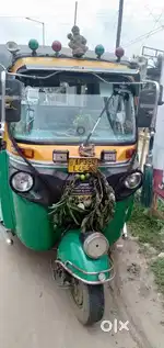 Bajaj auto x wide C N G auto