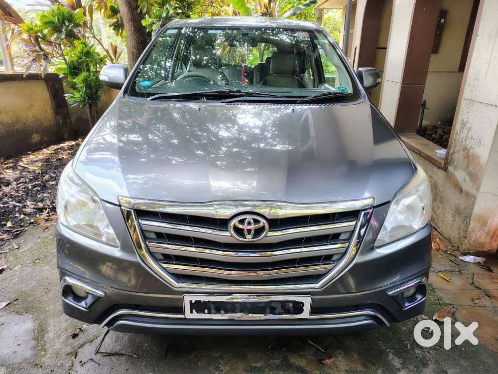 Innova 2013 V 8 seater