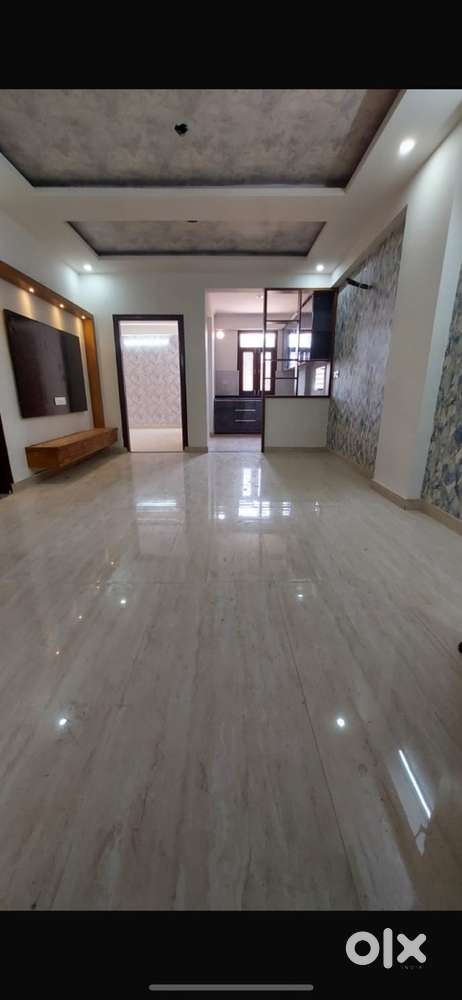 4 BHK SEMI FURNISHED FLAT AVAILABLE FOR FAMILY