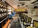 ज्वैलरी शोरूम में पुरुष और महिला की आवश्यकता है  आवेदन करे।