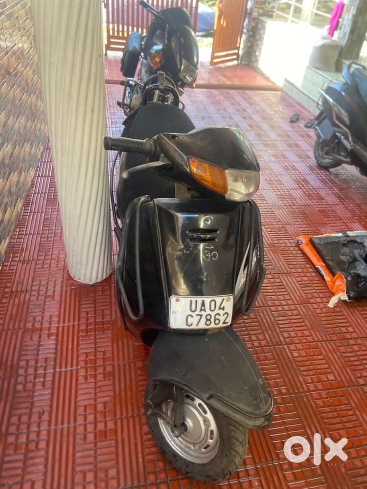 7862  , 786 number ki scooty full working , condition bhot achi h