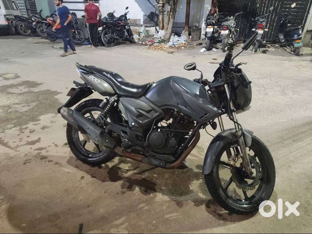 Apache RTR 180