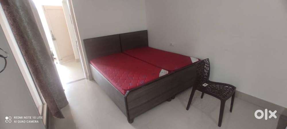 1 bhk swami enclave 100 gaj 2nd floor 12500