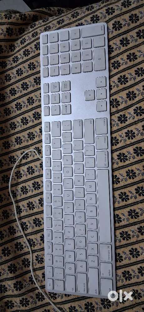 Apple wired key board