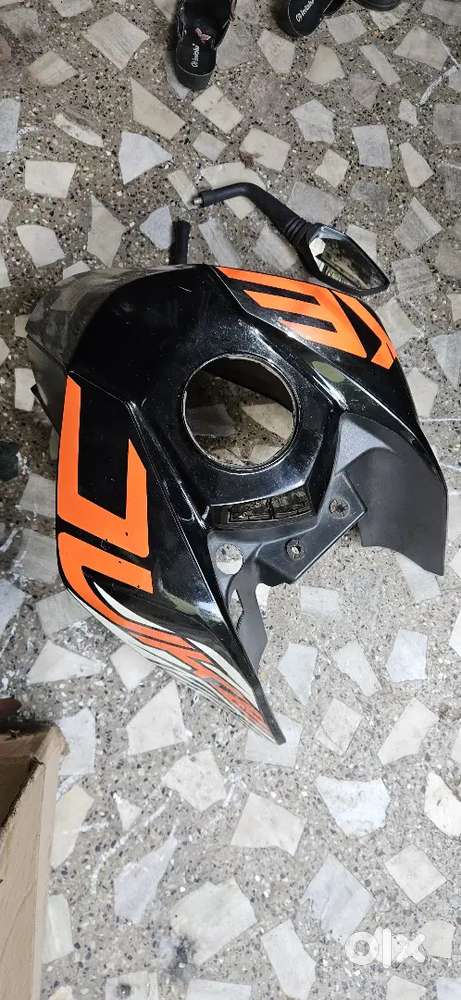 Duke 125 tank &mirror available