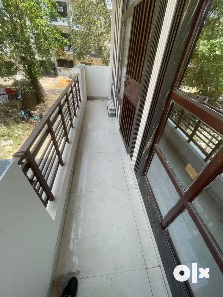 3 bhk big size independent floor available for rent