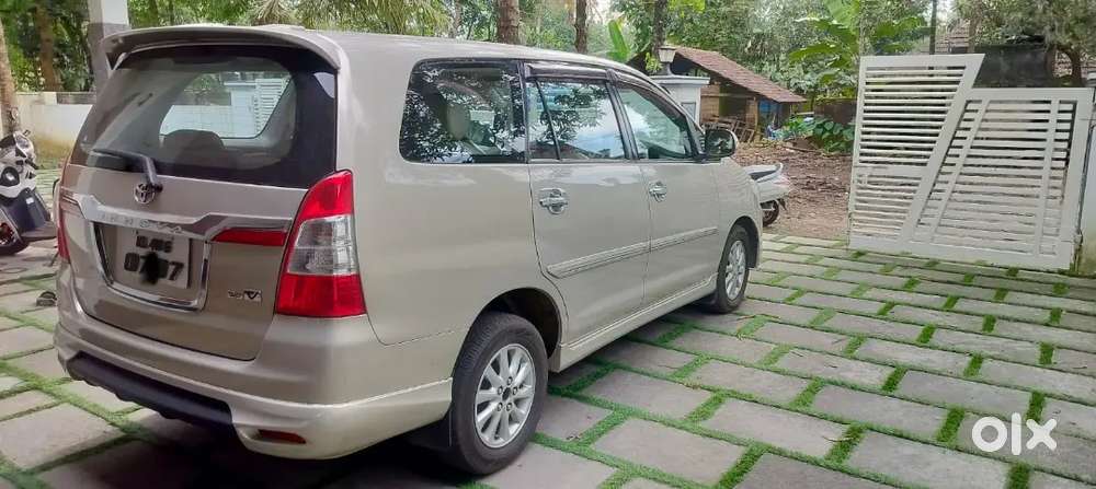 Toyota Innova 2012 Diesel 126000 Km Driven