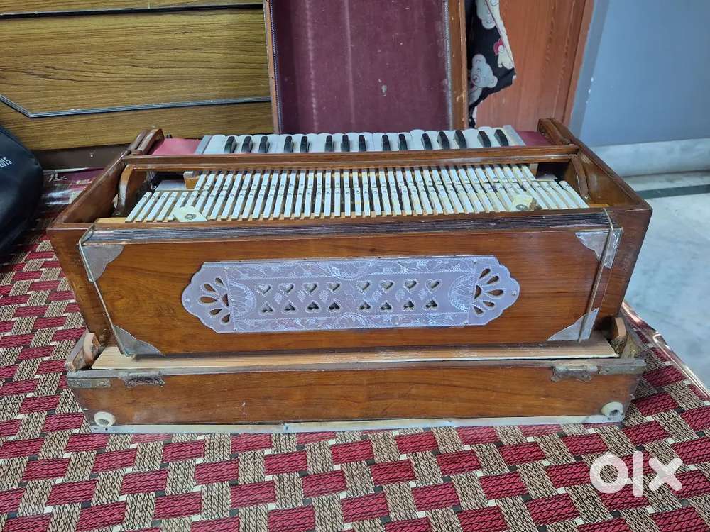 Scale changing harmonium