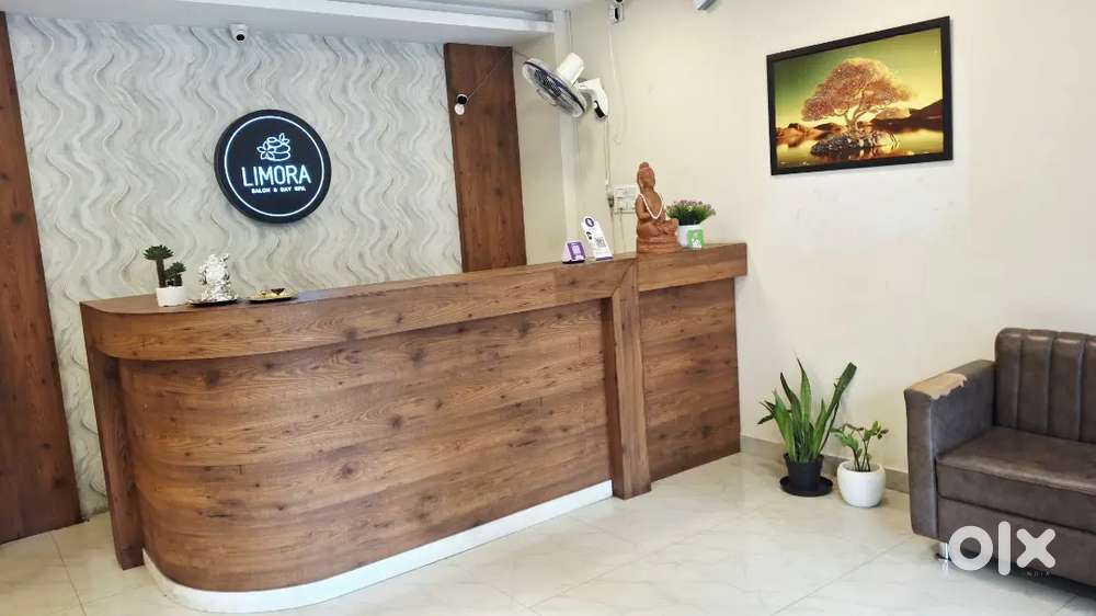 Unisex hair stylist