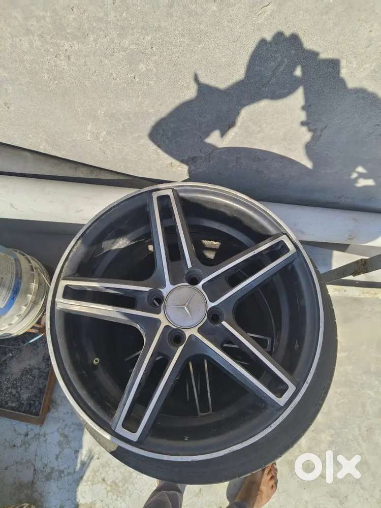 Good condition alloys 15 inch