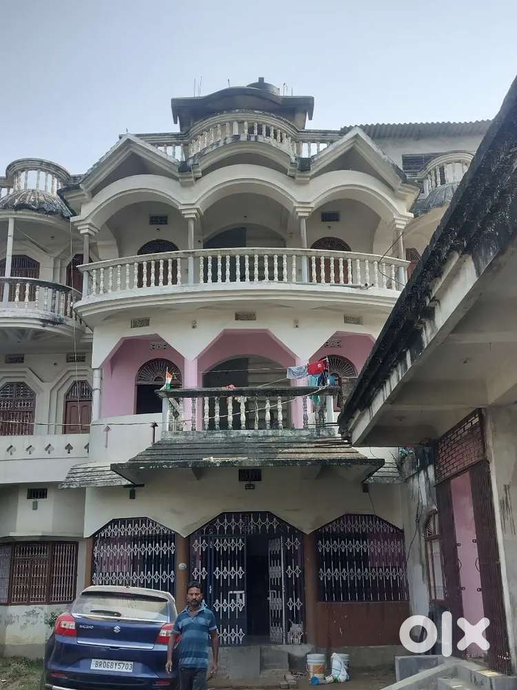 A 2BHK flat in a family building ready to move.
