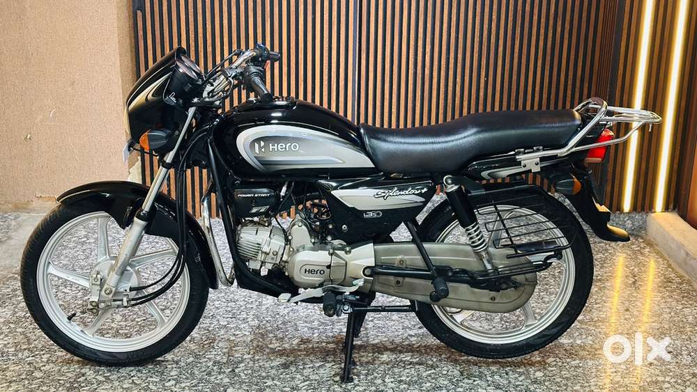 HERO SPLENDER+ 2022 MODEL IS IN MINT CONDITION.