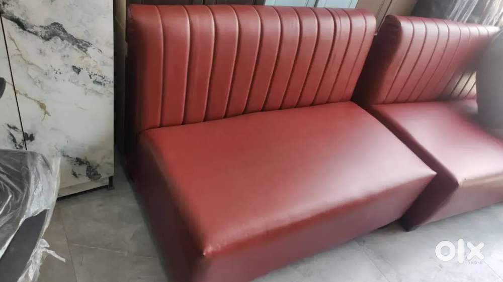 Sofa 2x4 feet Table