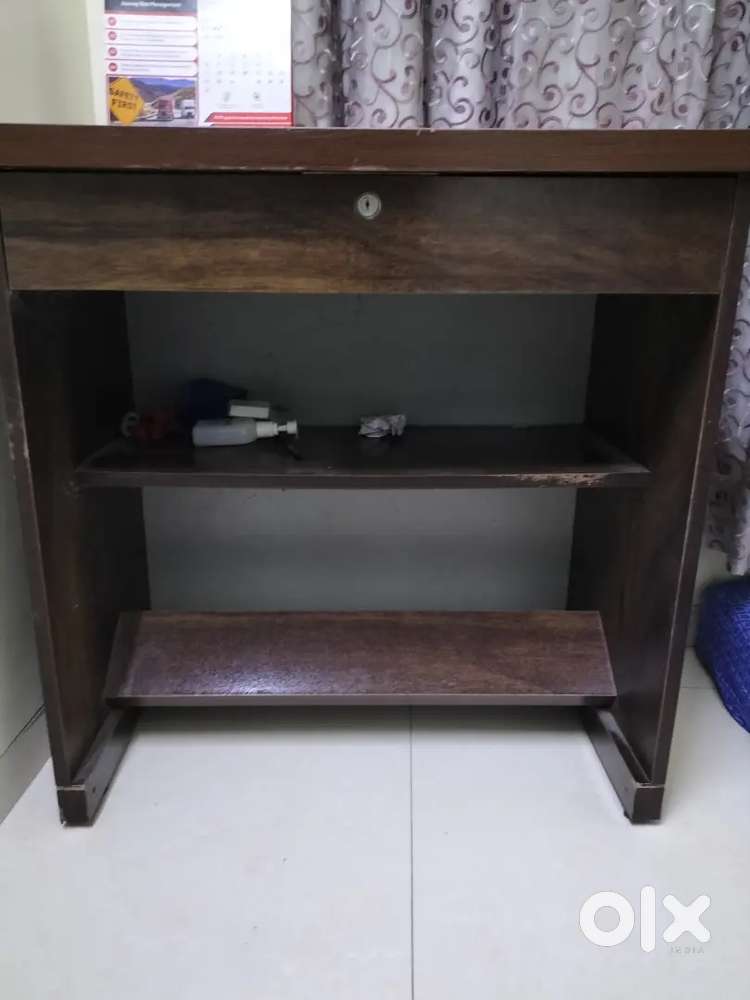 Computer working station in good condition for the sales