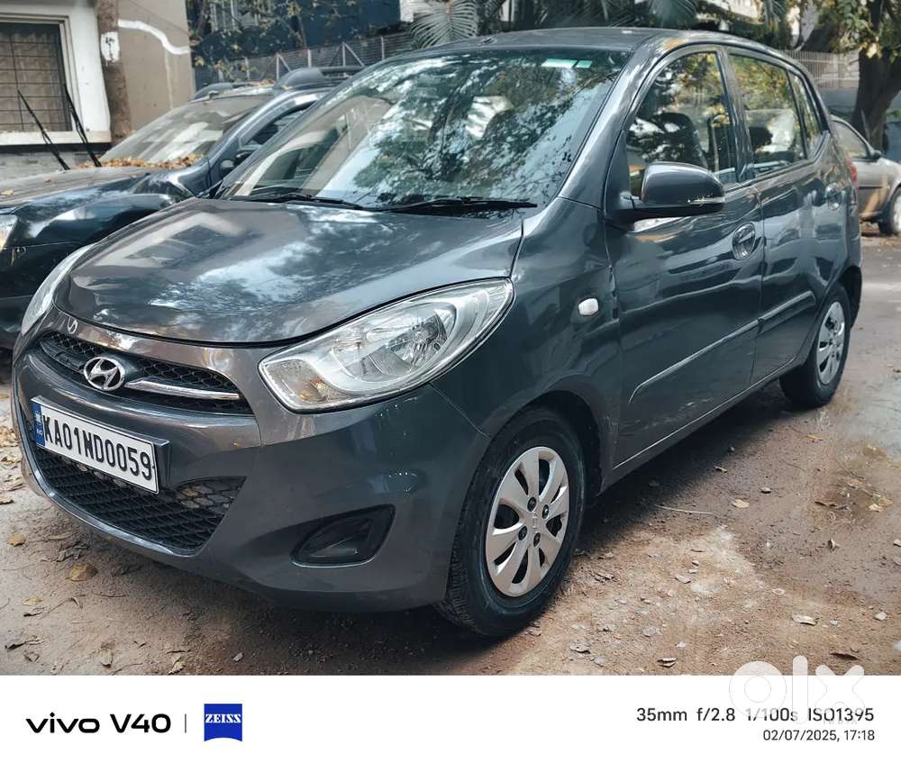 Hyundai i10 in showroom condition with all complete documents