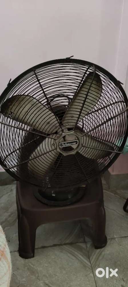 Table fan working