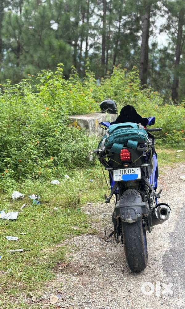 R15v4 (racing blue )