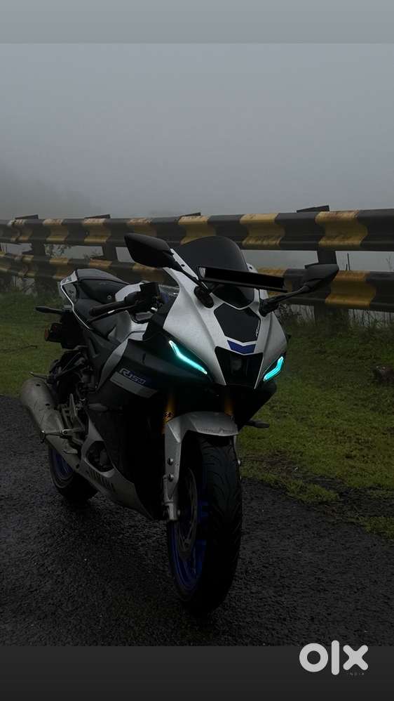 YAMAHA R15 V4