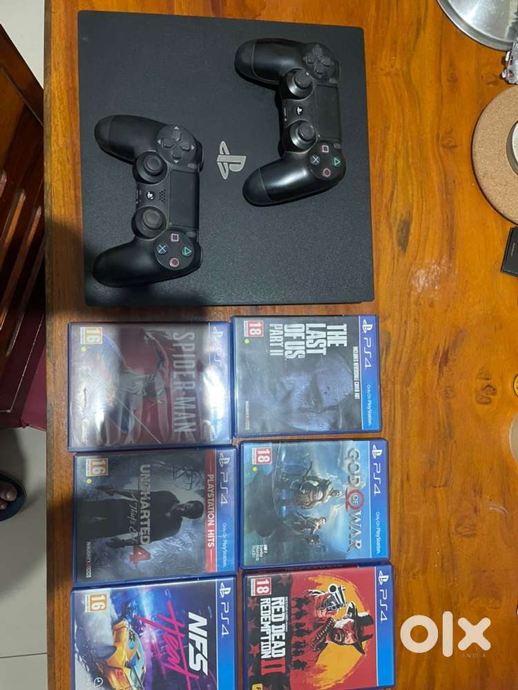 Sony PS4 Pro 1TB + extra controller + Thrustmaster T80