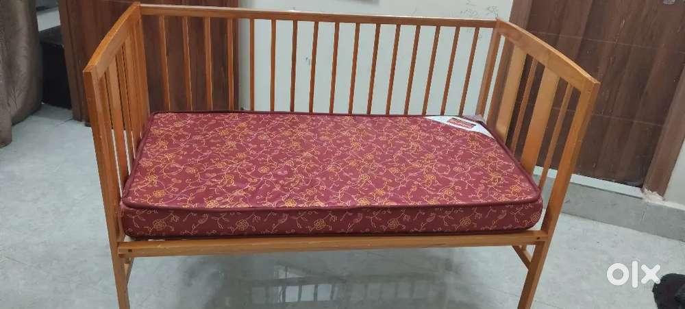 Babyhug kids bed, with babyhug mattress