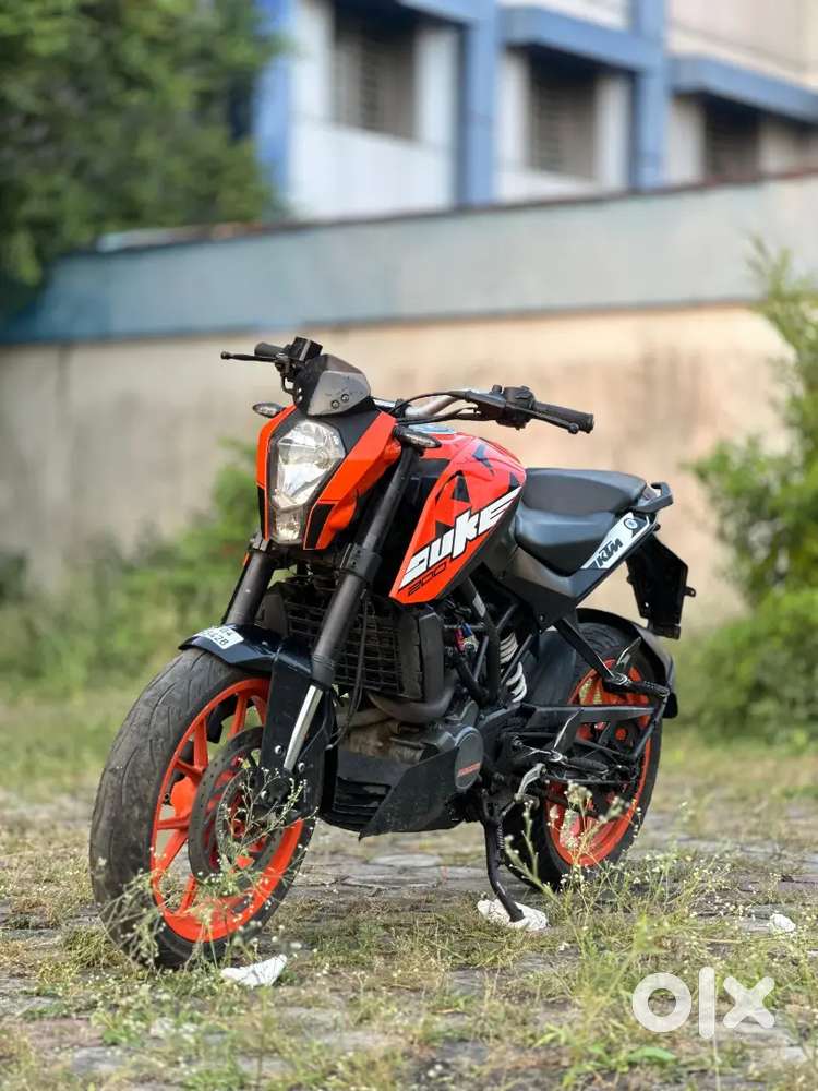 Down payment 5000Rs me KTM Duke 200 model 2019 owner 2nd 17000 km's