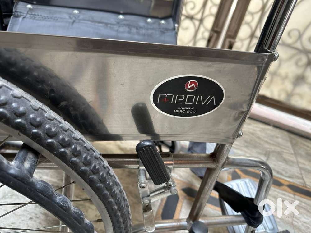 Mediva Hero Wheelchair – Foldable & Comfortable / Excellent conditio